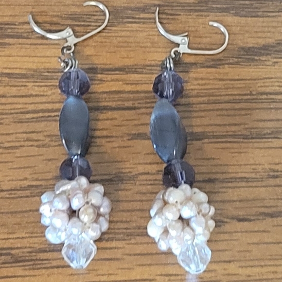 Beautiful, well crafted violet & rose beaded dangle earrings. - Picture 2 of 2